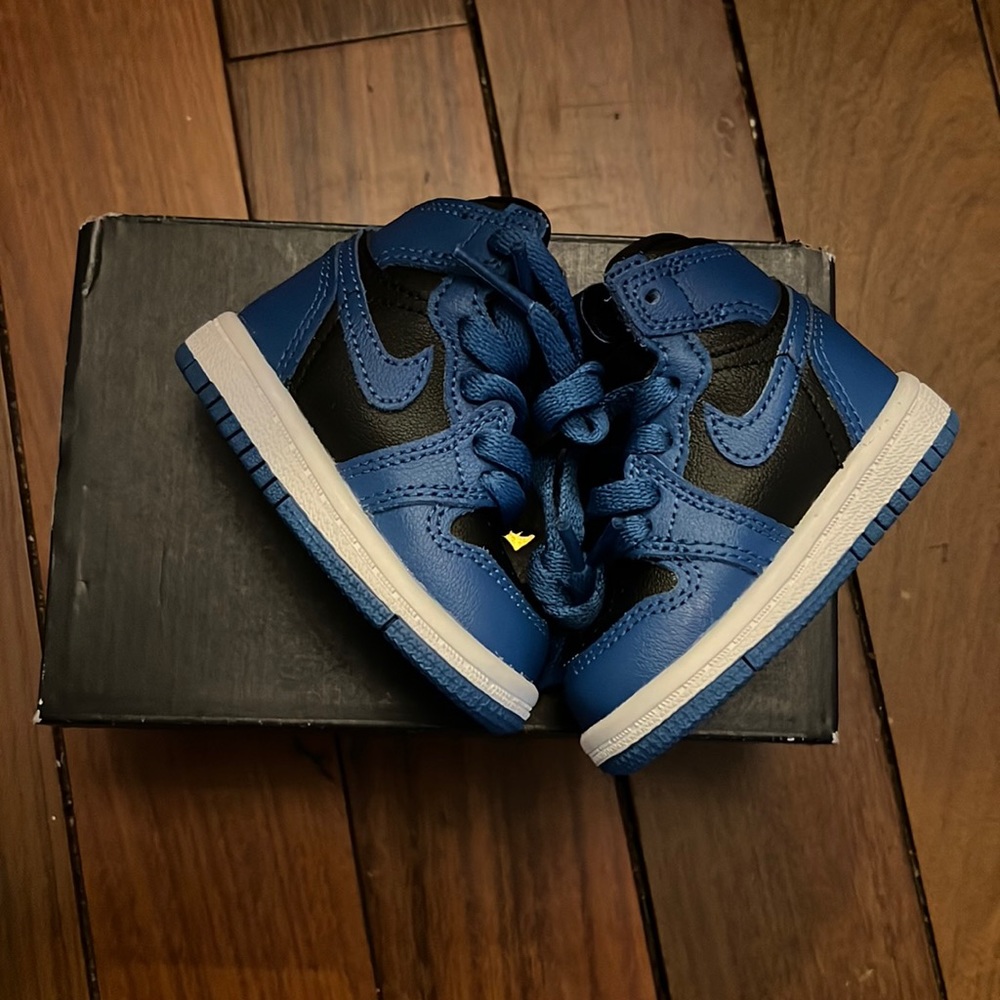 Air Jordan Retro 1 “Dark Marina” (TD)